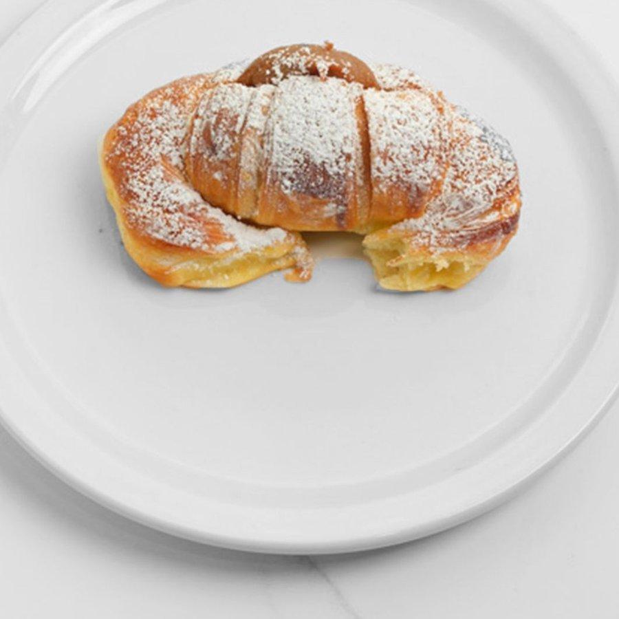 A factura split and filled with pastry cream