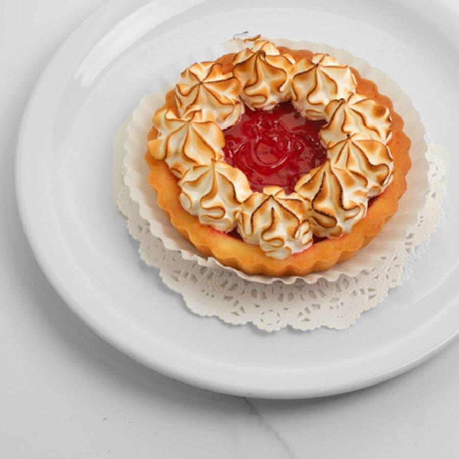 A berry meringue tarta
